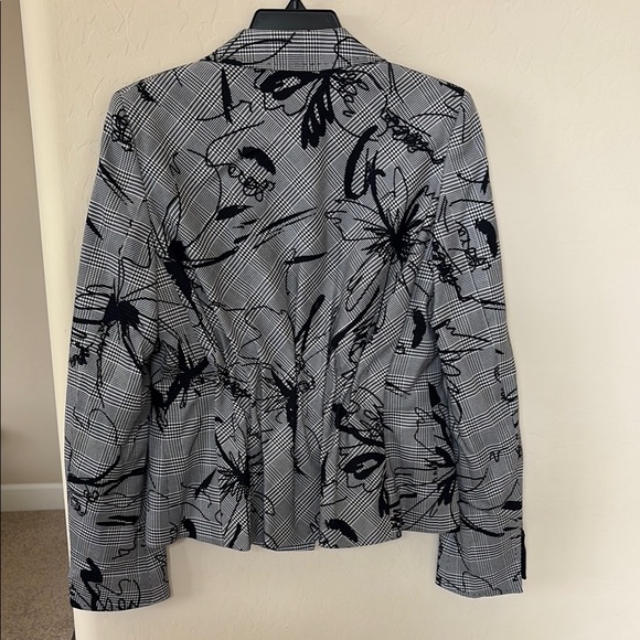 Escada Black & Gray Floral Blazer with 2 Button Front - Picture 14 of 16